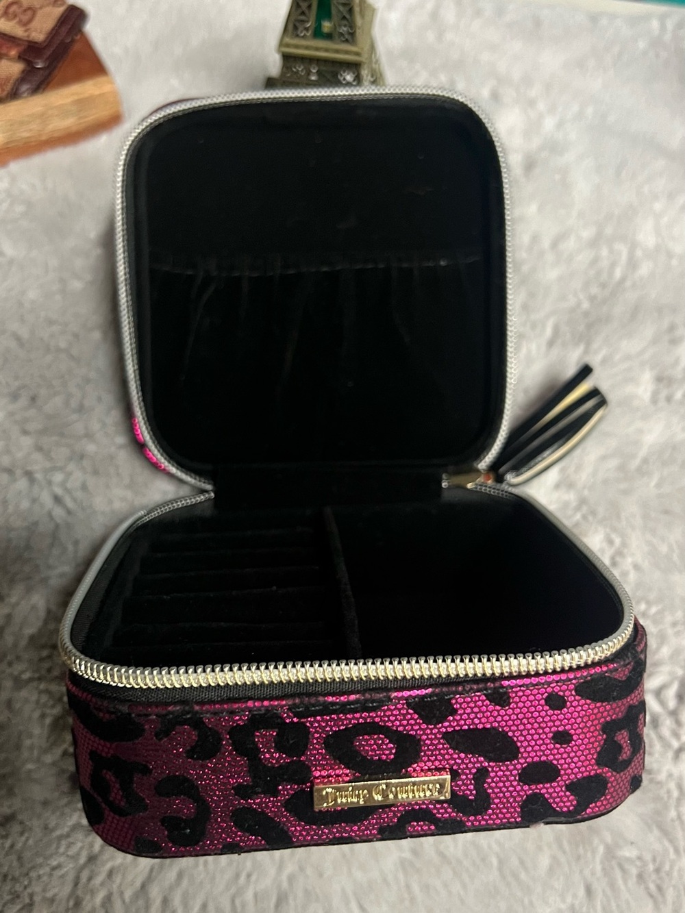 Juicy Couture Metallic Fuchsia Leopard Jewelry Case - Picture 2 of 2